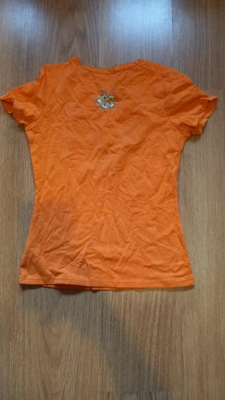 T-shirt criança laranja com bordado