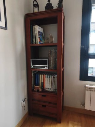 Estantería de Madera Estilo Rústico