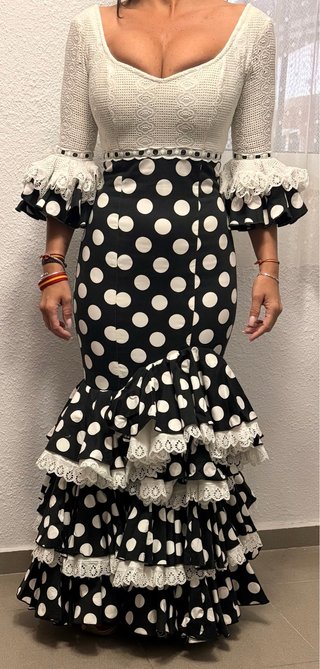 Traje de flamenca blanco y negro
