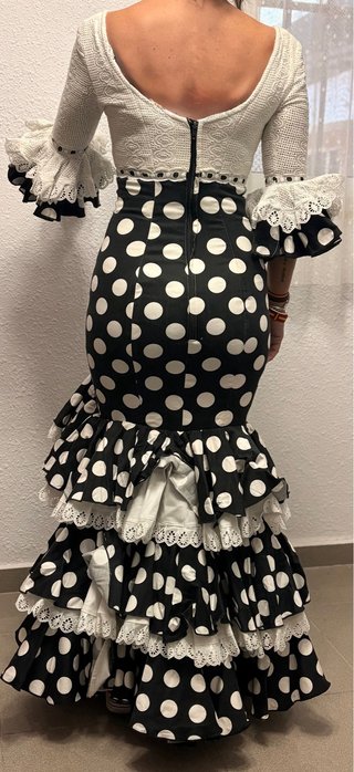 Traje de flamenca blanco y negro
