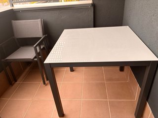 Mesa de jardín y 4 sillas cristal y metal