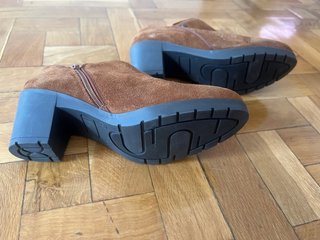 Zapatos de ante Camel. Piccola Piu. Número 37