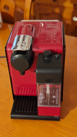 Cafetera Nespresso Lattissima Touch + Dispensador