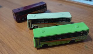 Lote 3 autobuses metálicos escala N