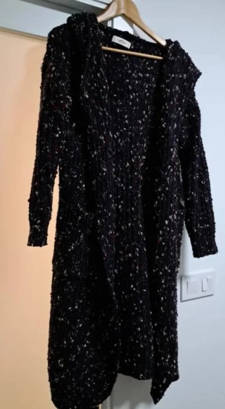 Chaqueta larga de punto con capucha