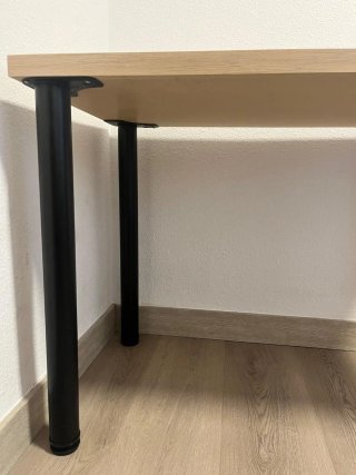 Mesa escritorio 120x60 IKEA con patas negras