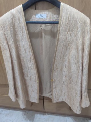 Chaqueta Kalfe Beige Dorada