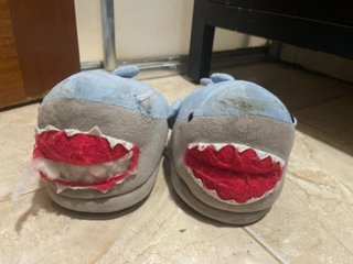 Zapatillas de casa con forma de tiburón