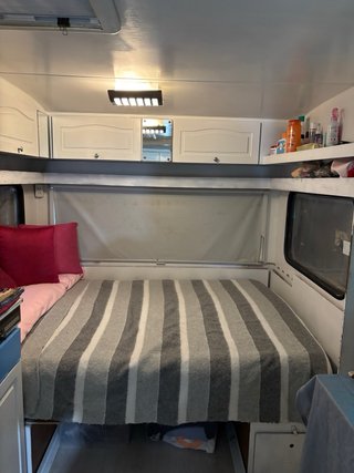 Caravana Knaus instalada en camping Trillas.