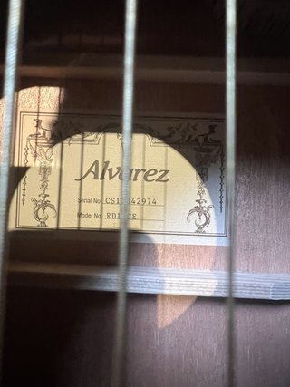 Guitarra Alvarez RD12CE con funda