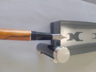 Pluma Estilográfica con Estuche