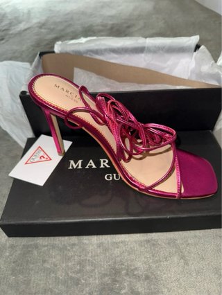 Sandalias Guess Fucsia Tira Atada Tacón