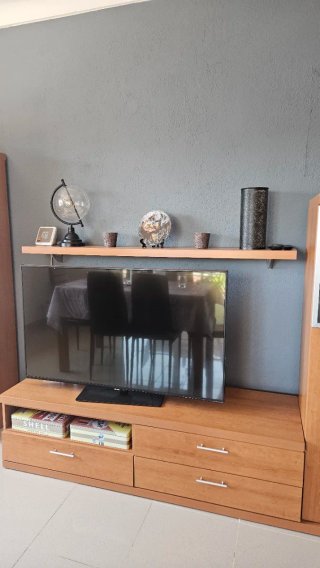 Mueble de Salón y Mesa de Comedor (sin sillas)