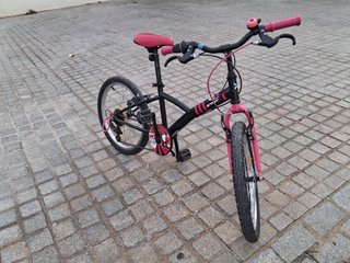 Bicicleta niña rosa y negra