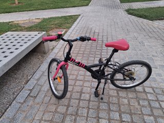 Bicicleta niña rosa y negra