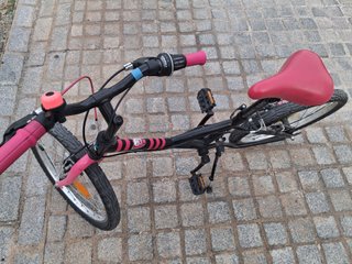 Bicicleta niña rosa y negra