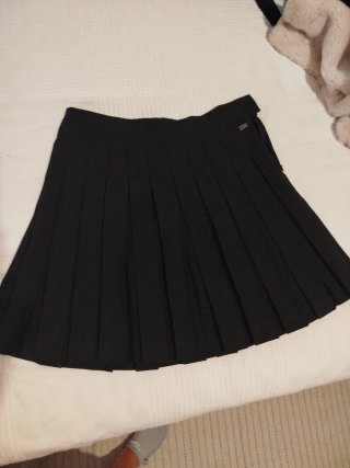 Falda plisada negra
