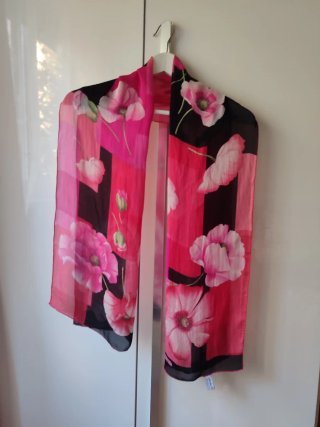 Foulard Salvatore Ferragamo con fiori