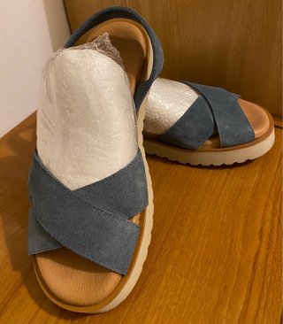 Sandalias Azules con Tiras Cruzadas