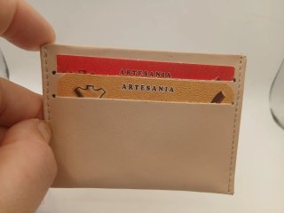 Tarjetero de Piel Beige