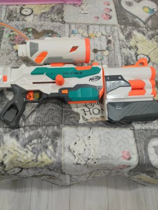 Pistola Nerf Tri-Strike.
