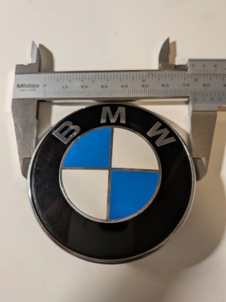 Insignia BMW para Capó (PN 51148219237)