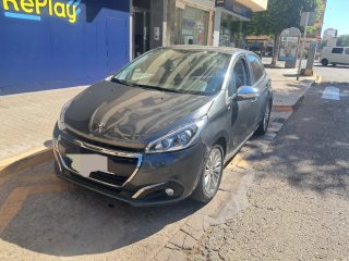 Peugeot 208 2016