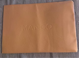 Funda portátil Mango color camel – símil piel