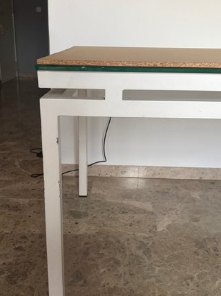 Mesa de Forja  Blanca y  tablón de madera .