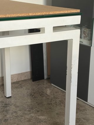 Mesa de Forja  Blanca y  tablón de madera .