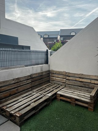 Conjunto de Sofás de Pallets y mesa con ruedas