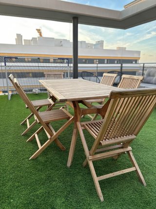Conjunto de Mesa y 6 Sillas de Madera