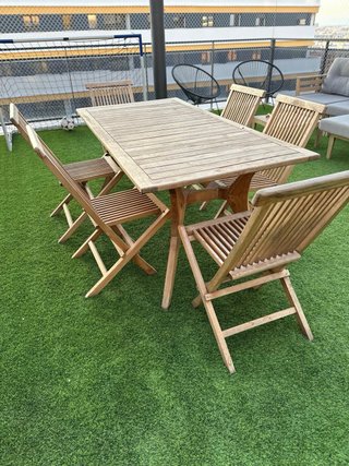 Conjunto de Mesa y 6 Sillas de Madera