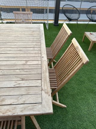 Conjunto de Mesa y 6 Sillas de Madera