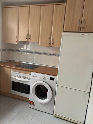 Muebles de cocina con fregadero, horno y placa