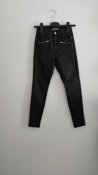 Pantalones negros efecto piel Primark