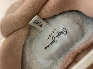 Sudadera gris y rosa con lentejuelas