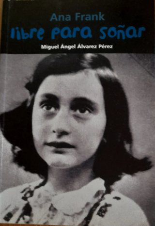 Varios libros juveniles.