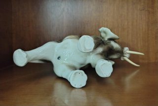 Elefante Porcelana Vintage Royal Dux (Años 60)
