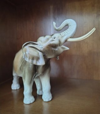 Elefante Porcelana Vintage Royal Dux (Años 60)