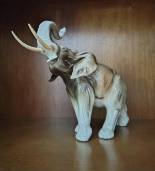Elefante Porcelana Vintage Royal Dux (Años 60)