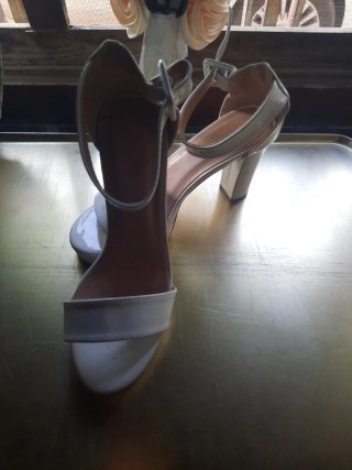 Sandalias de Novia Blancas y Doradas