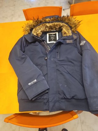 Chaqueta Hollister Azul Talla M con Capucha y Pelo