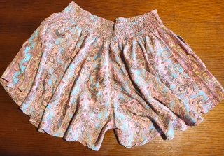 Pantalón corto juvenil con estampado paisley