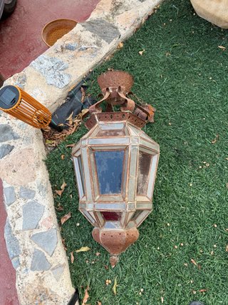 Farol de latón forjado y cristal