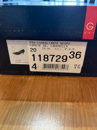 Zapatos de salón negros Beguer con cadena