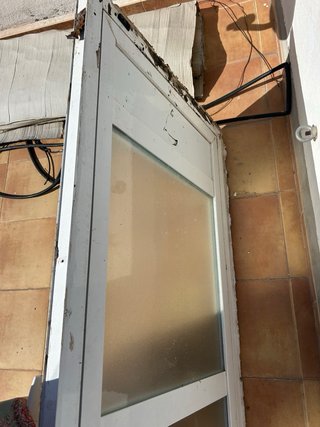 Puerta de aluminio con cristal