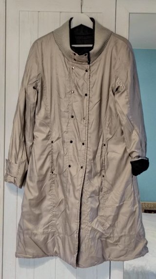 Abrigo reversible plumífero con diseño sofisticado