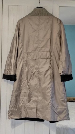 Abrigo reversible plumífero con diseño sofisticado