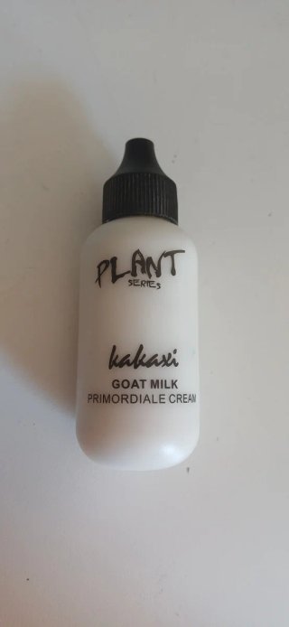 Crema cosmetica al latte di capra